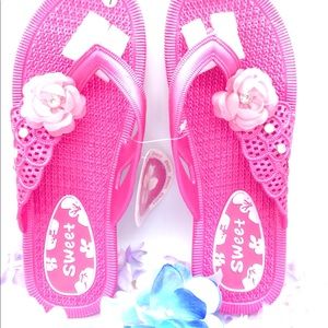 - Sweet rhinestone flip flops New size 7 .